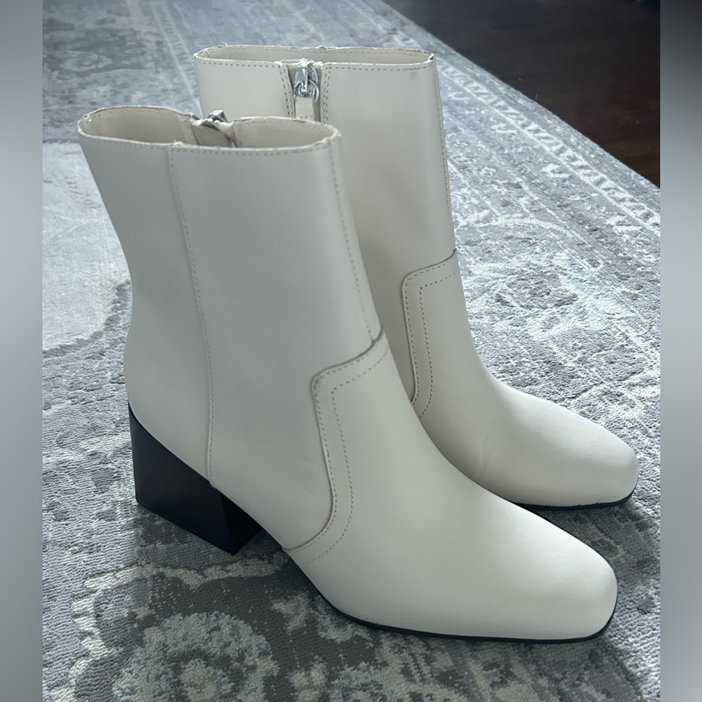 NWT Blondo White Waterproof ankle boots